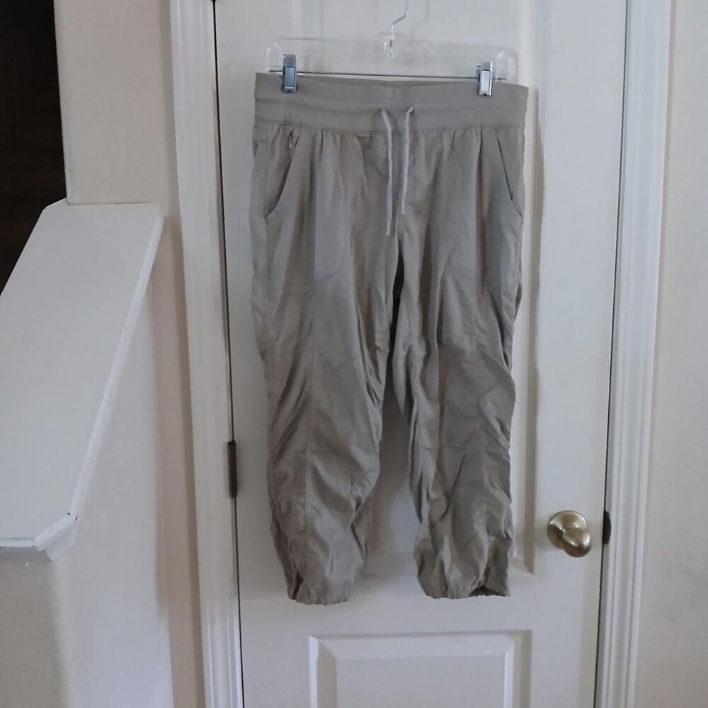 The North Face Women's Aphrodite 2.0 Capri Pants M Gorpcore Utility Hiking Basic